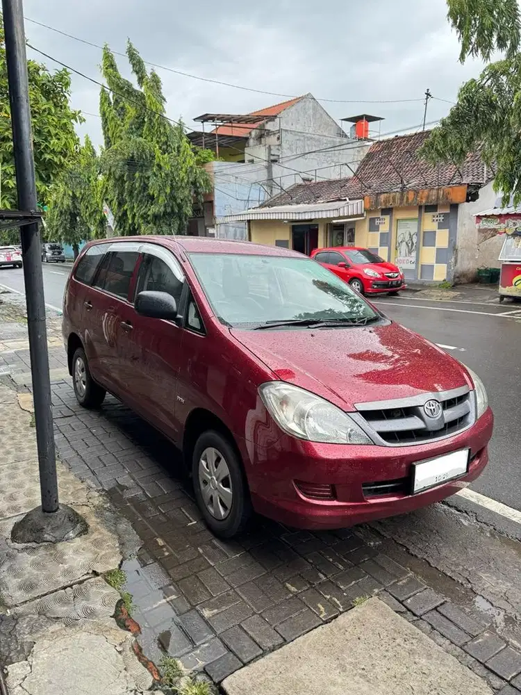 Kijang Innova E bensin manual 2004 Low KM Original Merah Istimewa
