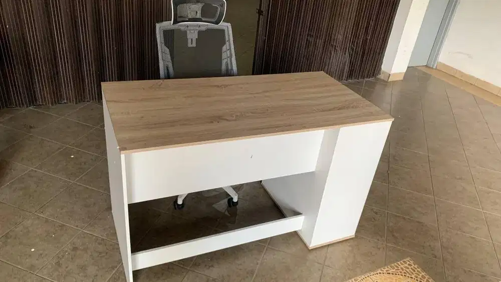 Set Meja dan Kursi Kantor (Meja Informa)