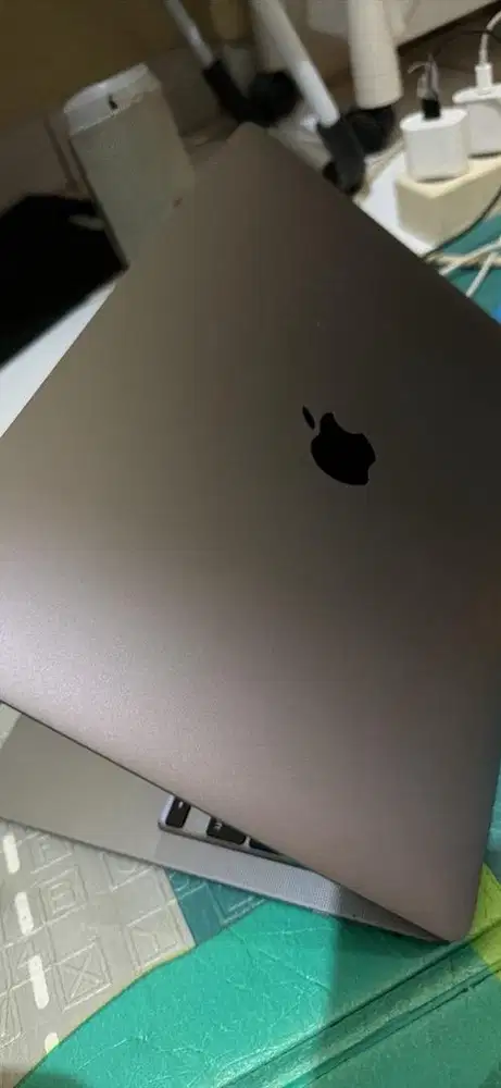 Macbook Pro 2020 i5 Ram 16 / 512 TouchBar