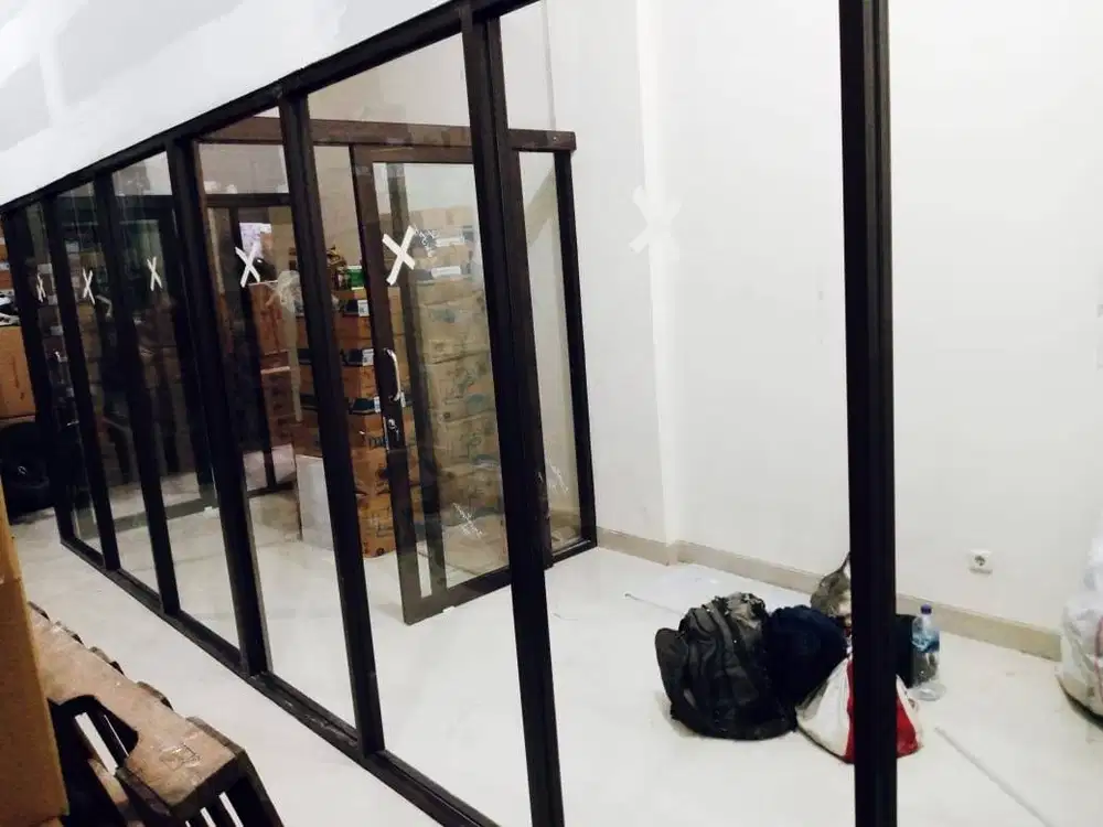 Pasang Plafon - Partisi Gypsum + Alumunium Aluminium + Kaca + WPC PVC