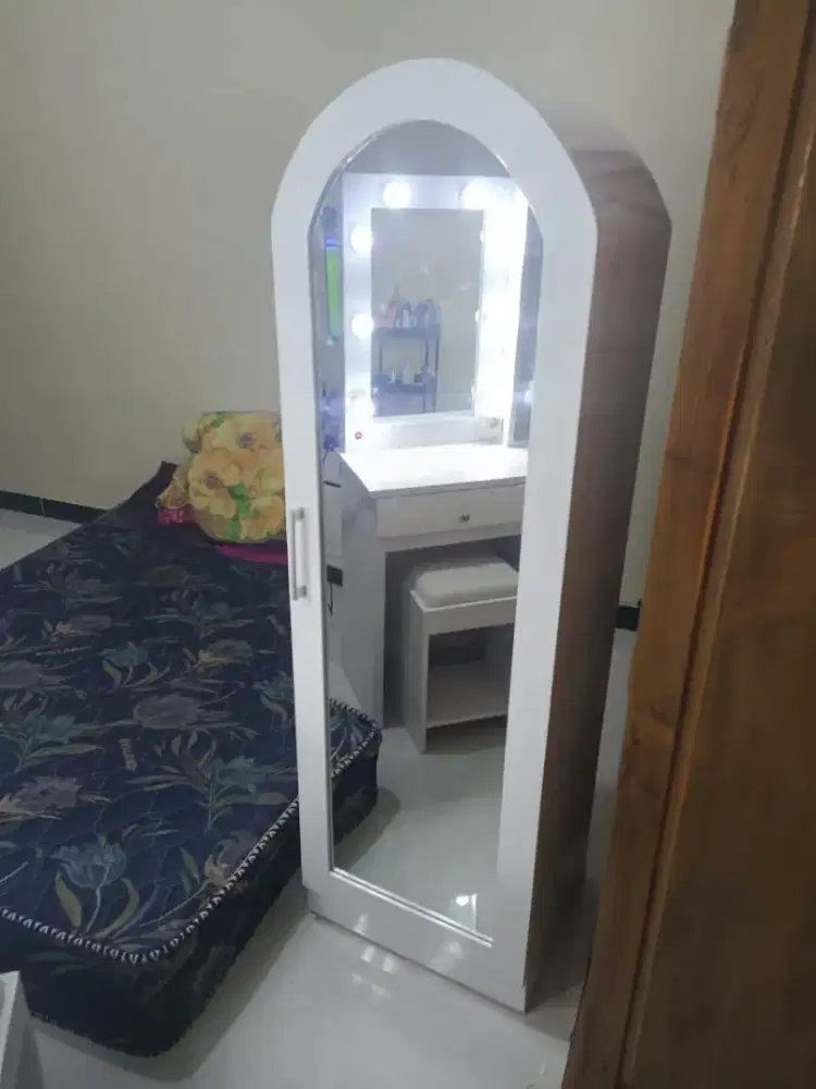 Lemari Hijab Minimalis