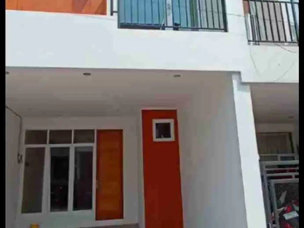 Rumah dijual 2 lantai dekat tol LRT Cluster Ciracas Jaktim peso ind