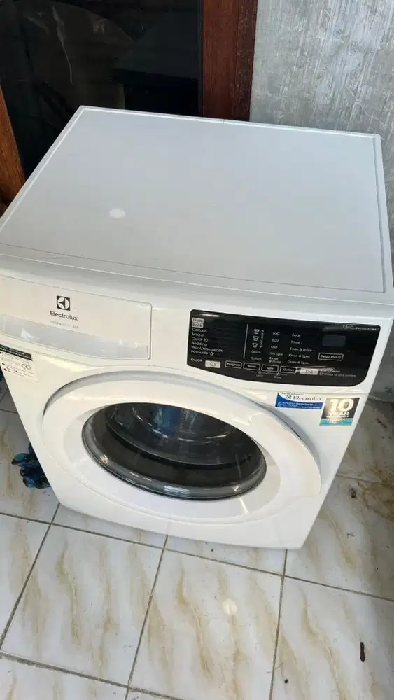 Mesin cuci elektrolux