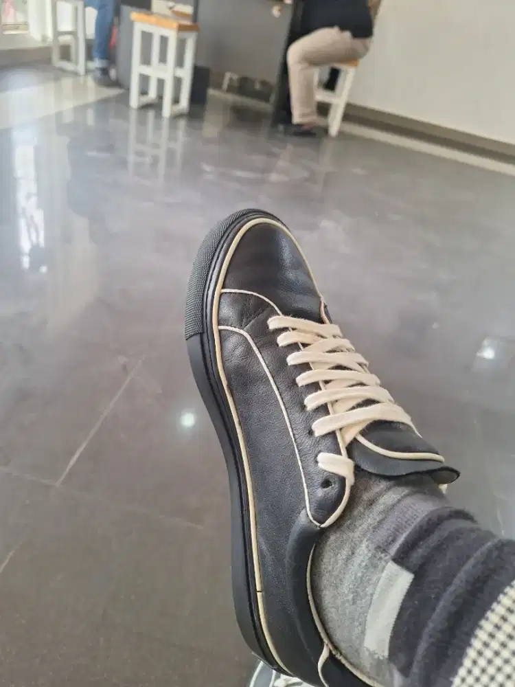 Sepatu givenchi italy