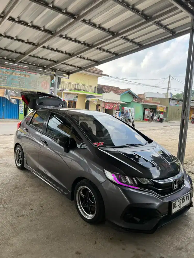 Dijual honda jazz gk 5 2018
