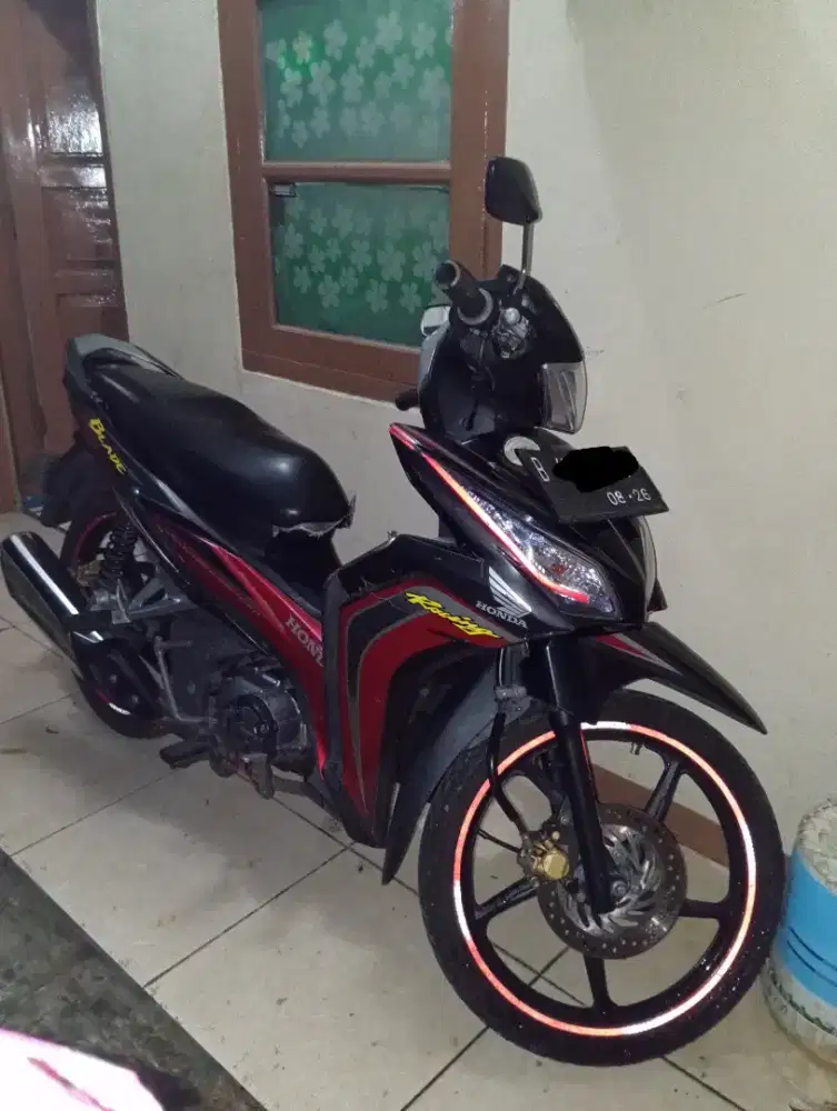 Dijual honda blade 110cc tahun 2012