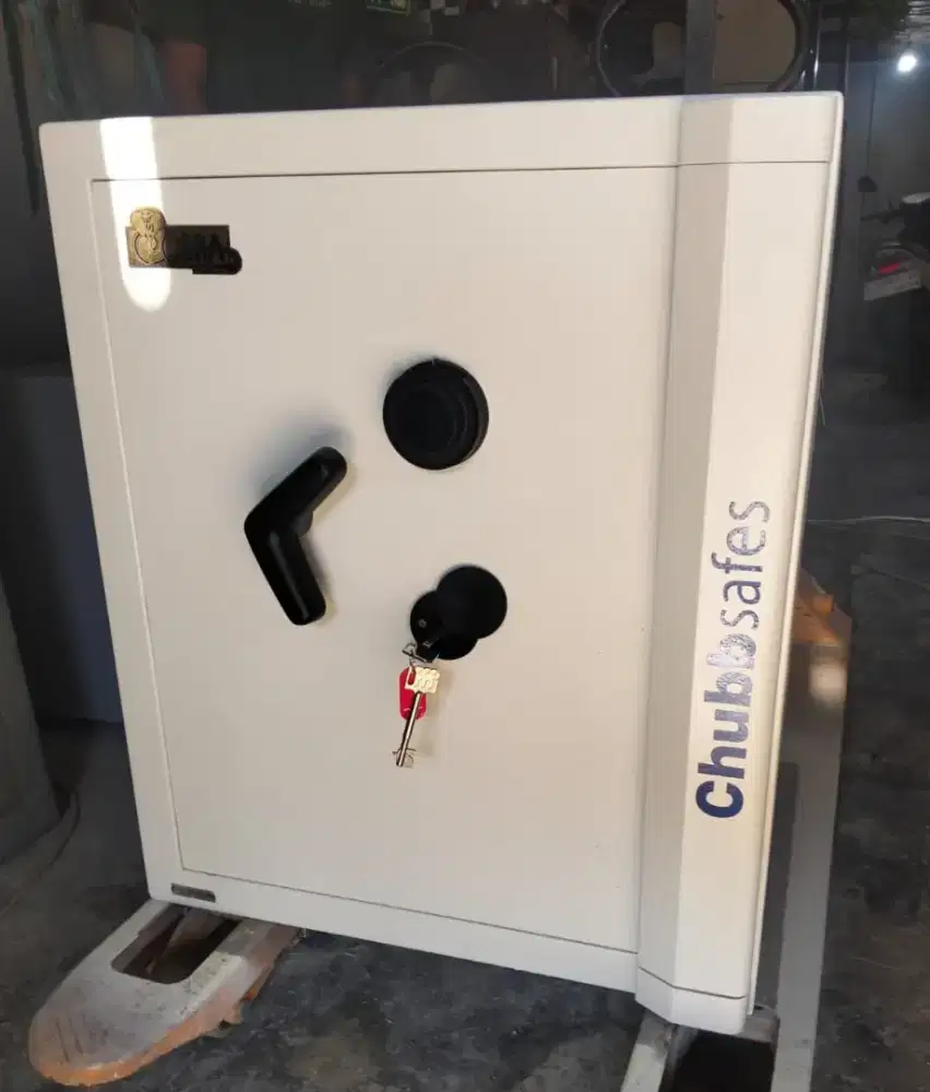 Brankas Chubb Cobra size 4