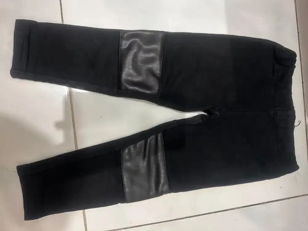 Celana panjang hitam brand