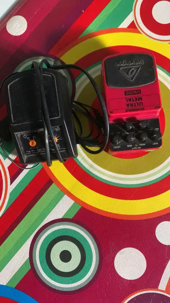 efek behringer distorsi um 300 + adaptor 9v