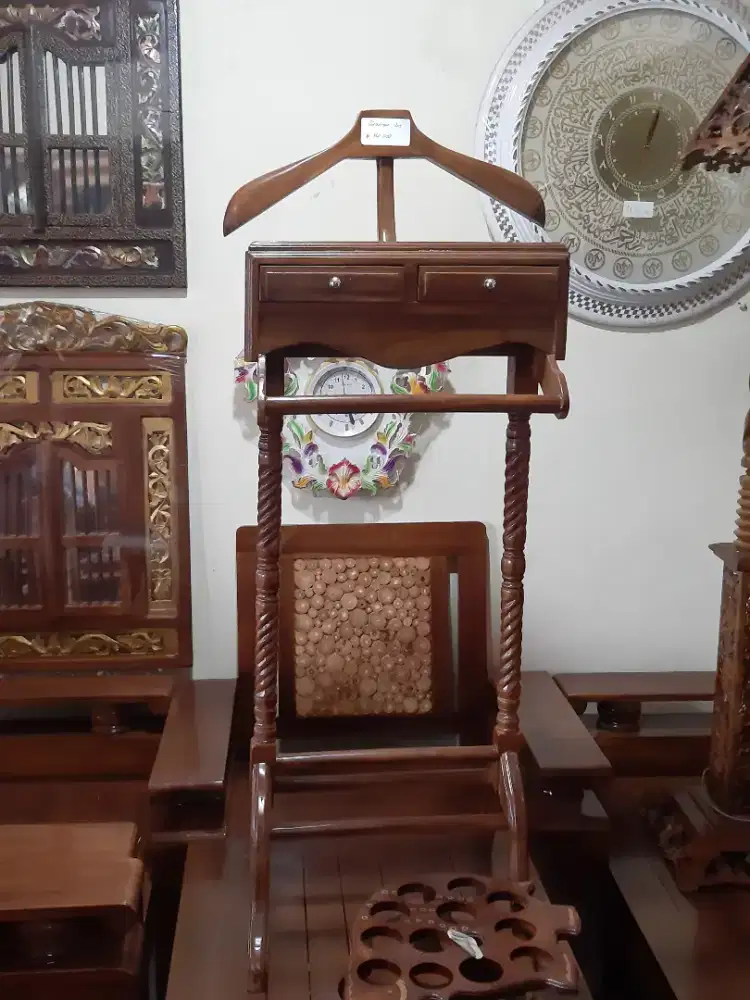 Gantungan jas kayu jati