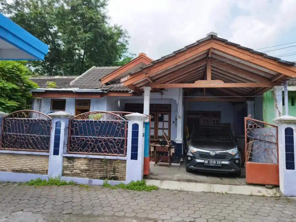 DIJUAL RUMAH SIAP HUNI LOKASI STRATEGIS, BELAKANG HOTEL HYATT.