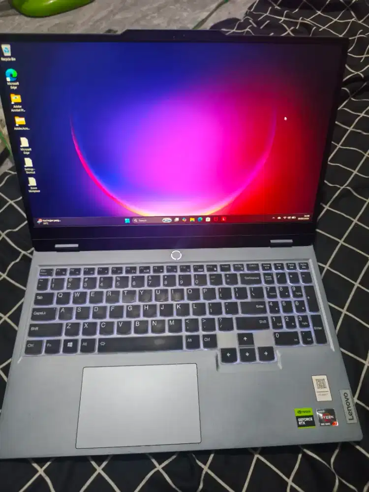 LOQ 15 - Ryzen 7 RTX 4050, RAM 24 GB, SSD 1 TB - Garansi aktif 18 Bln