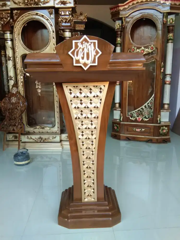 Mimbar kayu jati