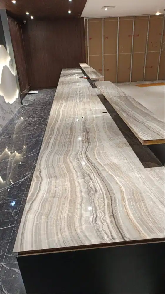 Tukang pasang granit dan kramik