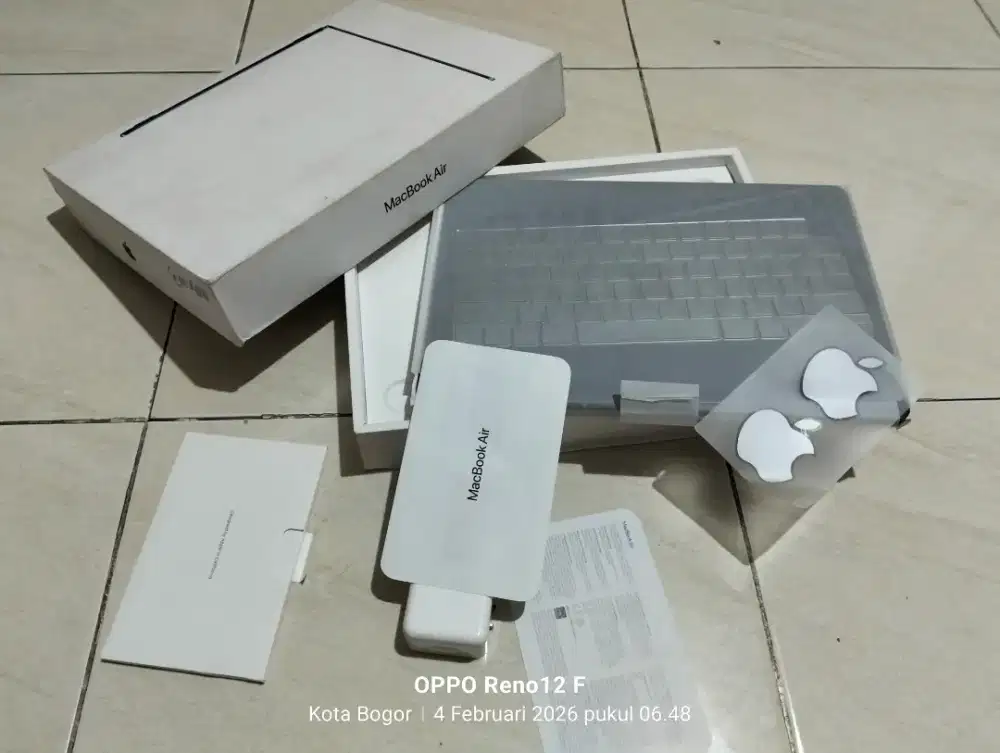 Dijual macbook air M3 2024 Grnsi on JULY 26 CC 6 BH 100 Lengkp Muluss
