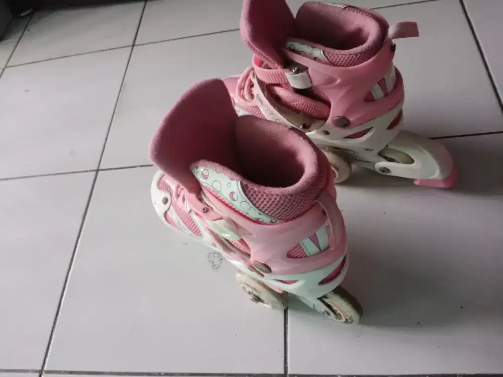 Sepatu Roda pink