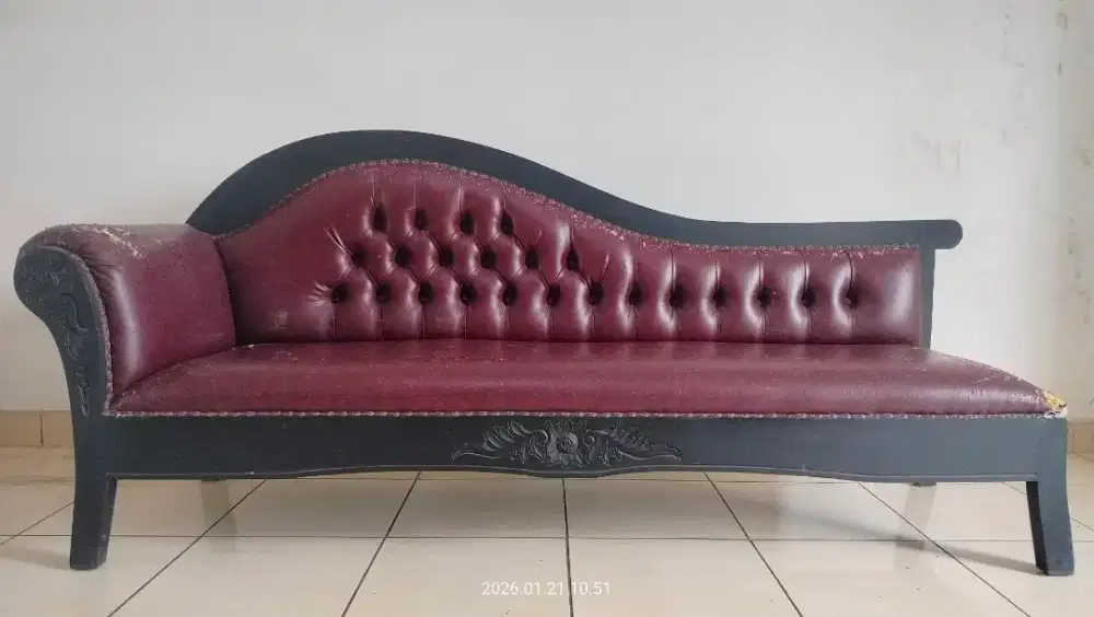 Sofa panjang kayu mahoni