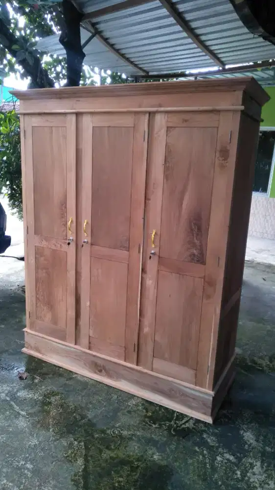 Lemari tiga pintu jati tpk