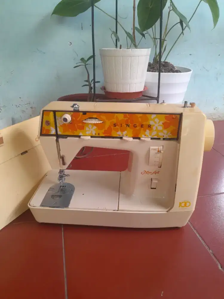 Jual mesin jahit merk singer masih fungsi minus kabel .