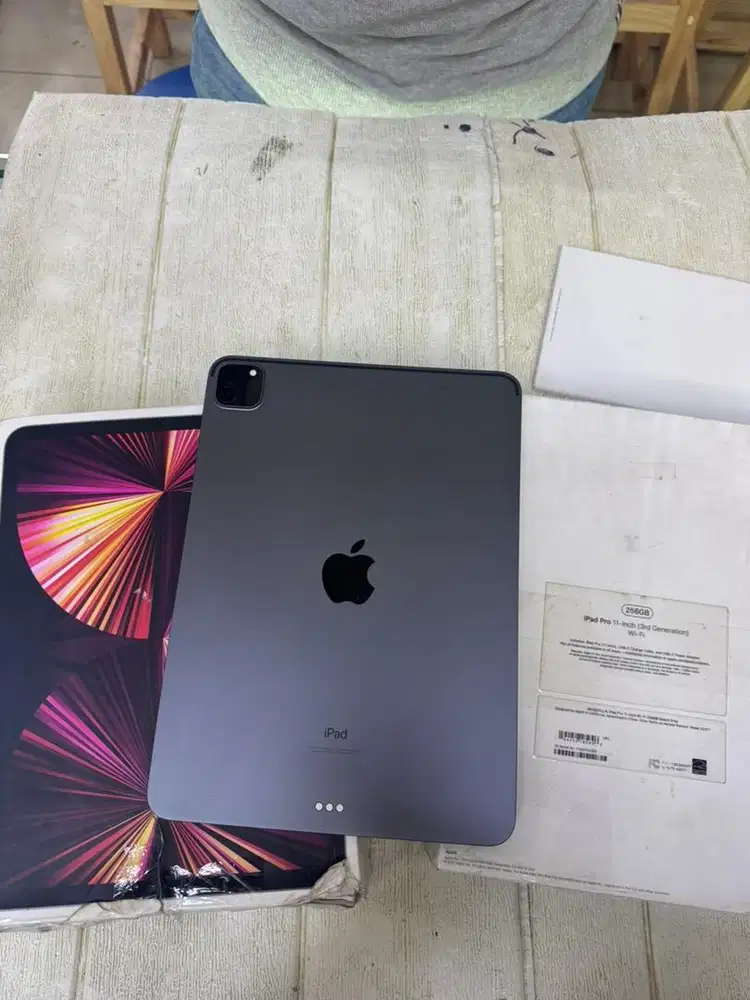 IPAD PRO M1 11-inch 256Gb wifi bekas ex inter fulset original -minus