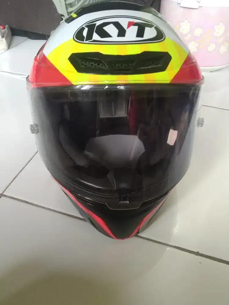 Helm full face kyt