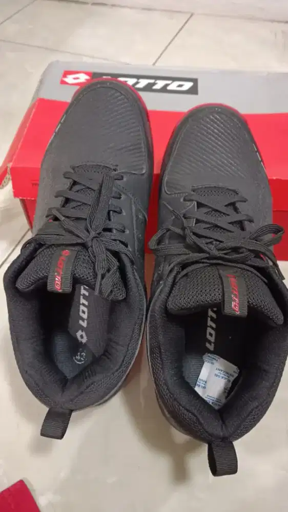 Sepatu Second Original Lotto Beyond
