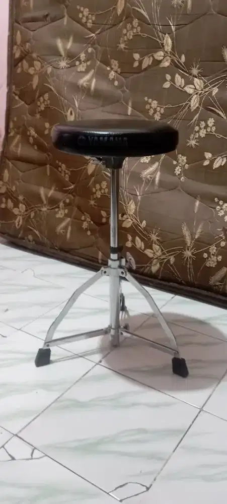 Ku sesi drum atas yamaha kaki Tama. Kondisi normal