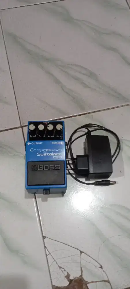 Efek gitar boss Compression sustainer plus adaptor  kondisi kprmal