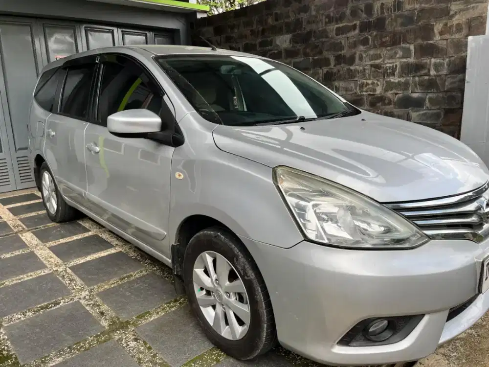 GRAND LIVINA XV MATIC 2015