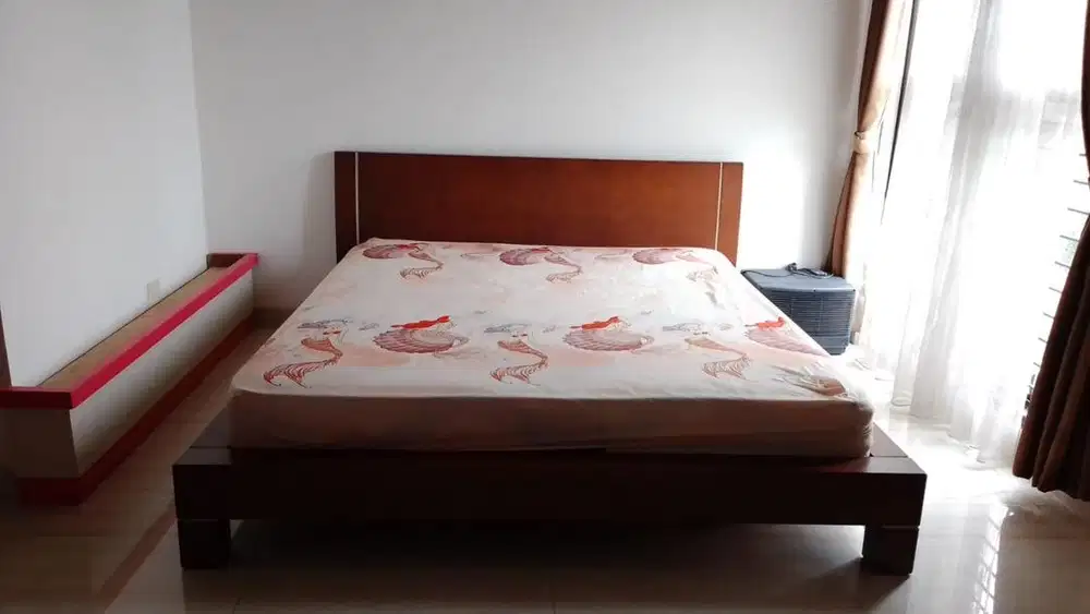 Dijual set tempat tidur dan lemari kondisi sangat baik include kasur