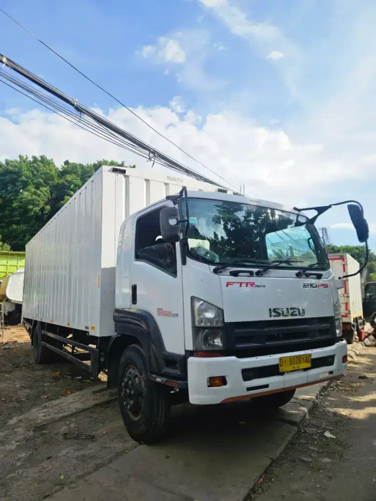 Hino isuzu giga bok ftr 210 P engkel  bok besi Tahun 2012