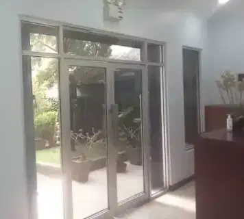 Sedia Kaca Film dan Sticker untuk kebutuhan Gedung, Perkantoran