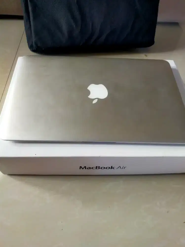 Jual Macbook Air 11 type A1465 rusak