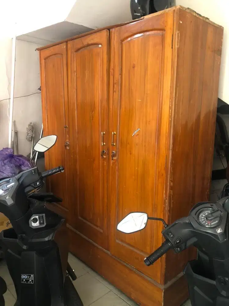 Lemari jati 3 pintu