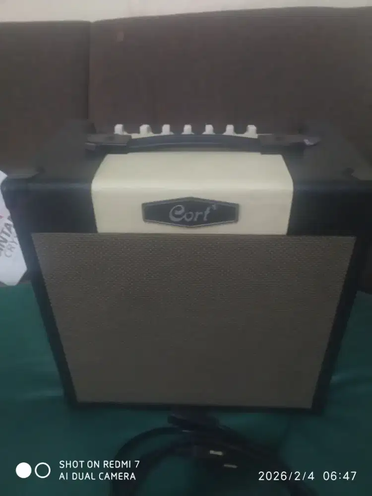 Amplifier gitar Cort CM15R