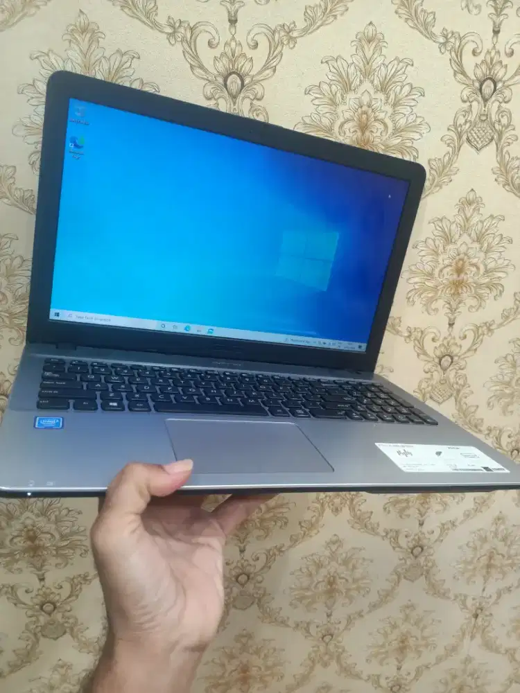 lactop asus X541N mlus normal semua nya sm charger saja