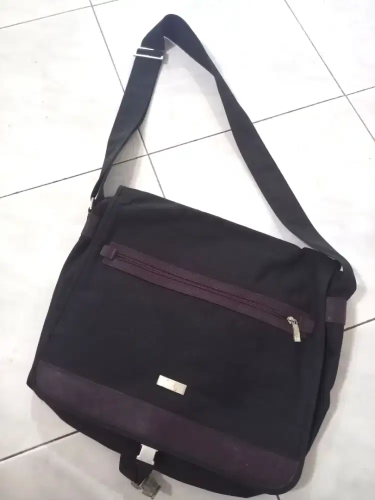 Tas selempang HEBE pria cakep tebal bagus