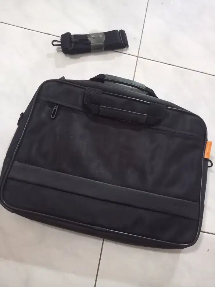 Tas Laptop Lenovo tebal bagus cakep baru ada tali panjang belum dipake