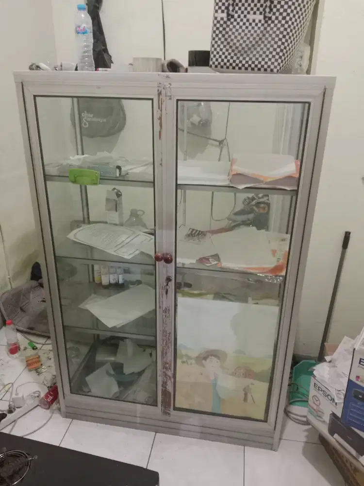 Etalase ukuran 1,5 m x 1 m vertikal