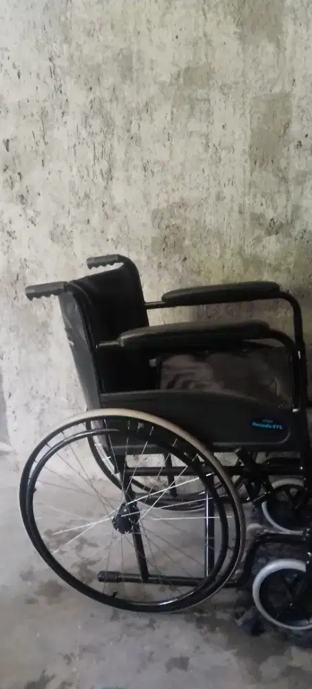 Kursi Roda Tipe Standar