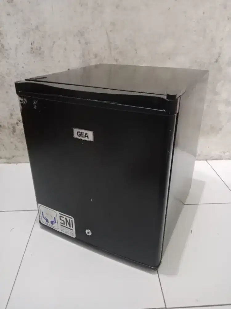 KULKAS MINIBAR GEA