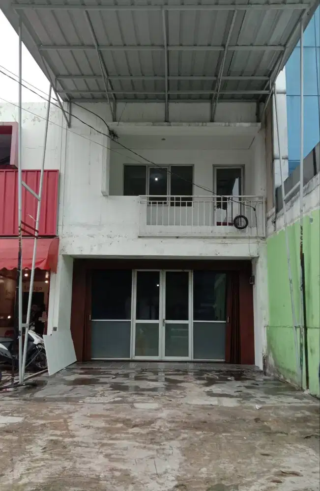 Ruko Strategis 2 Lantai di Kebon Jeruk – Parkir Luas, Siap Usaha!