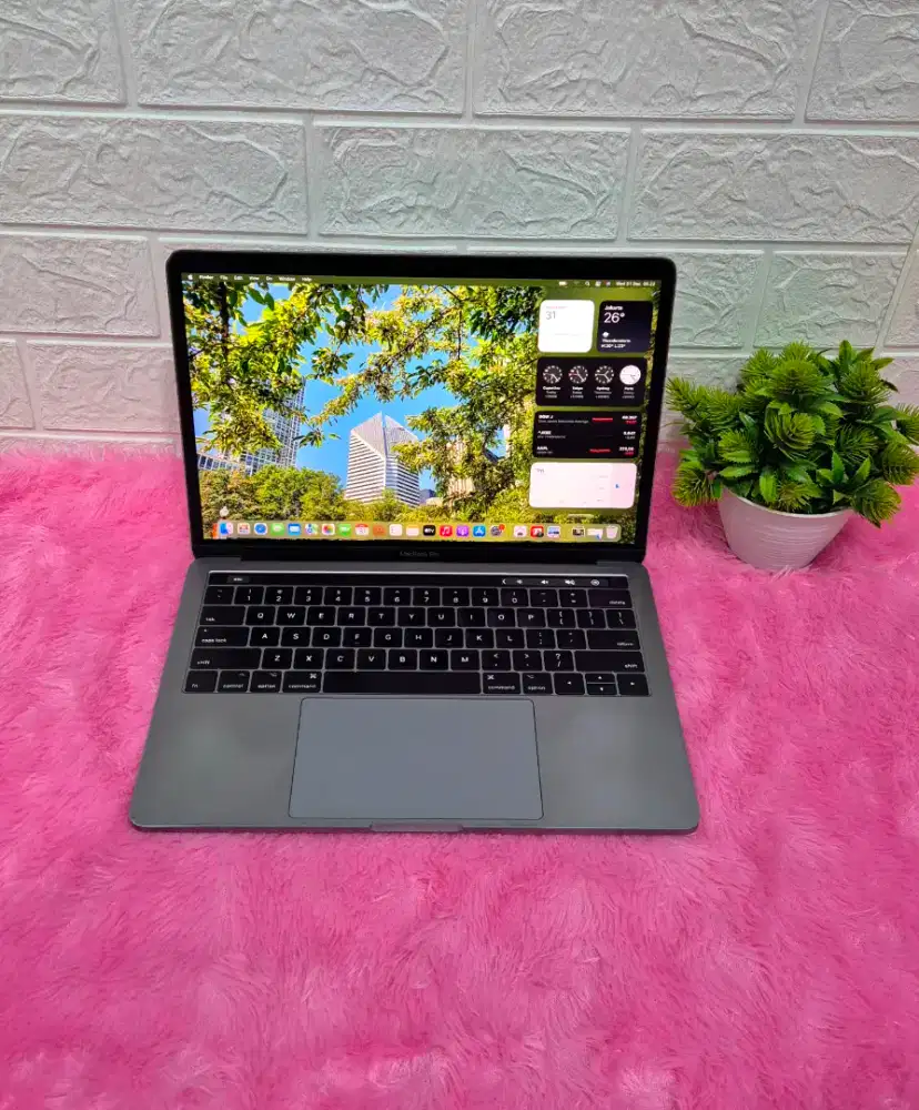 Macbook Pro 2017 256Gb TouchBar Cek Langsung