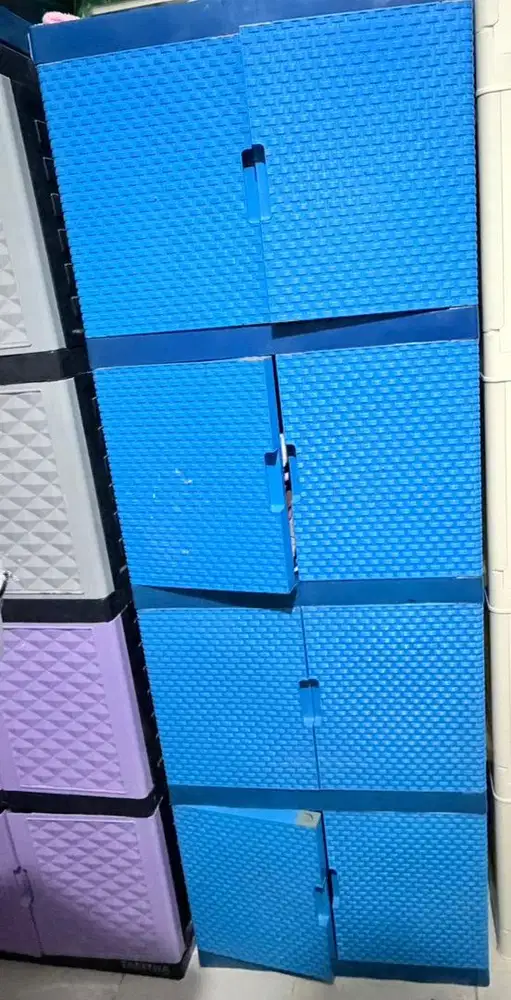 Lemari Pintu 4 Tingkat