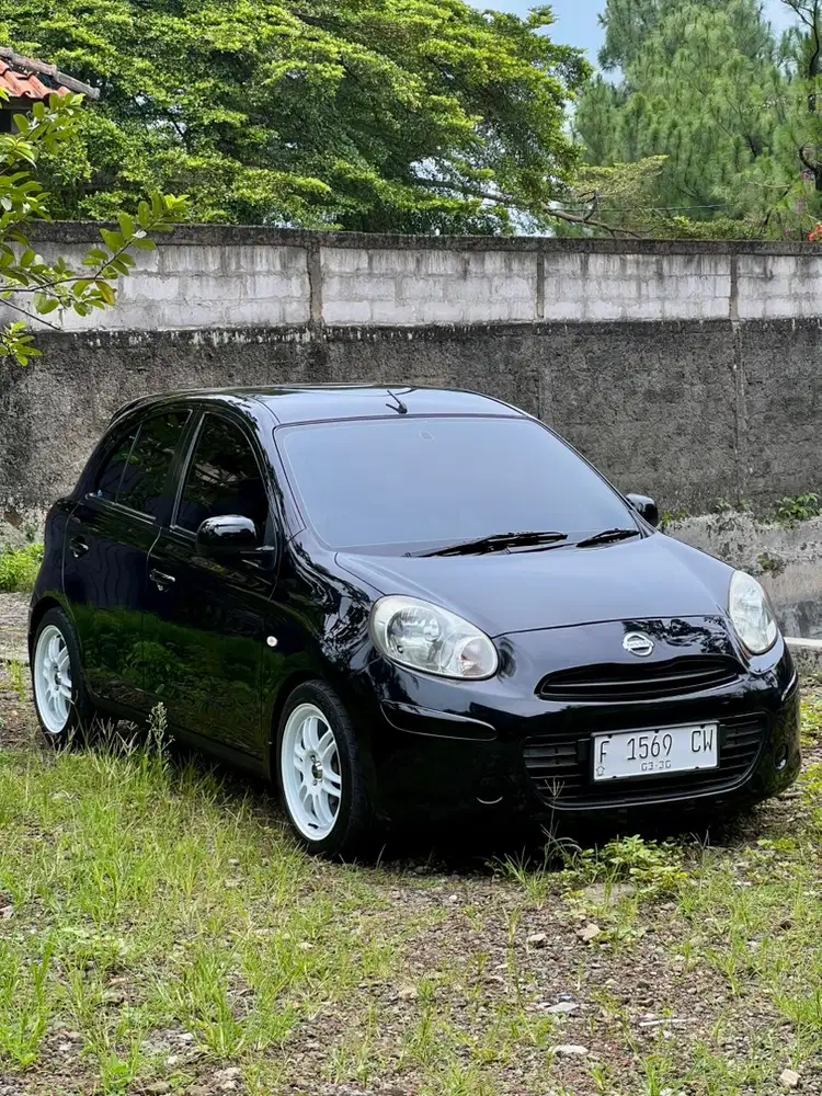 Nissan March 2011 Bensin