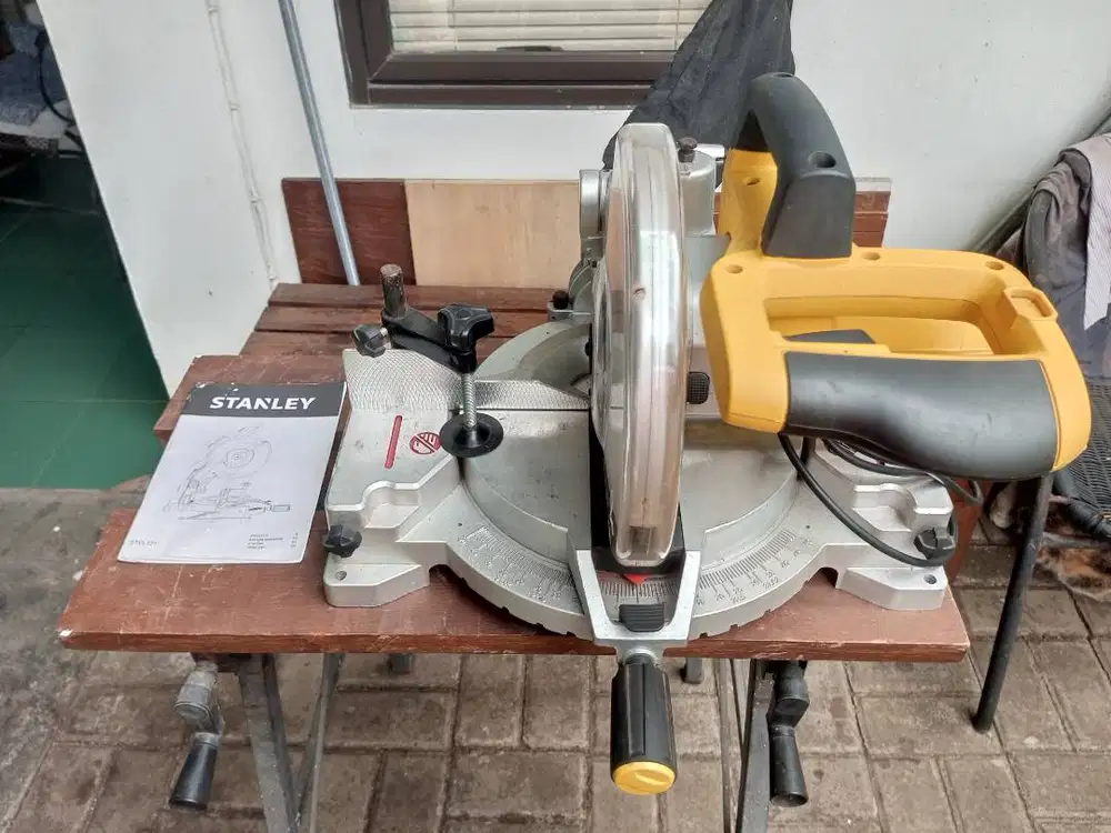 DIJUAL MITRESAW MEREK STANLEY STEL721 254mm