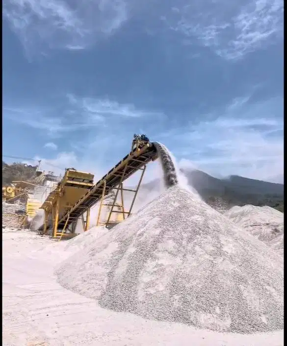 Sand Crusher Plant Produksi Pasir Kapasitas 40 - 50 Ton per jam