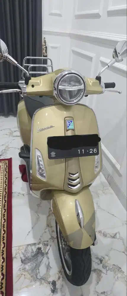 Vespa primavera 75th anniversary