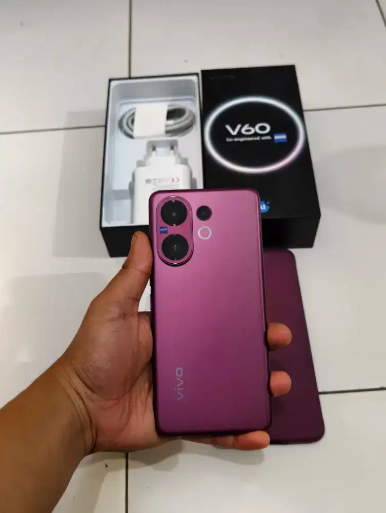 Vivo V60 12/512 Likenew