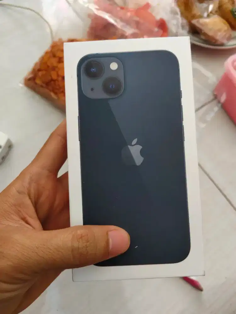 iphone 13 masih segel.